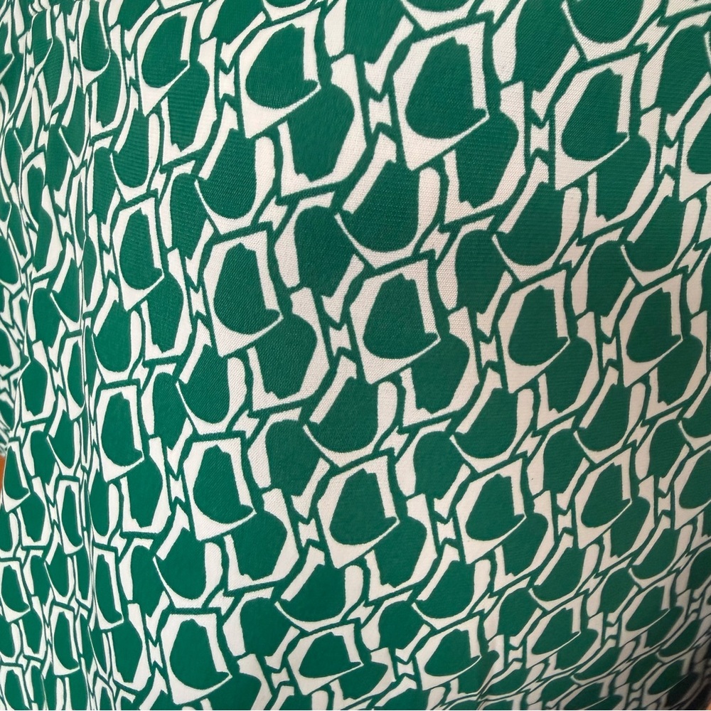💚 SHEIN Green Geometric Print Blouse 👚 Size Small - Picture 7 of 9